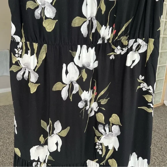 Ava & Viv Floral Black and White Scoop Neck Maxi Dress - Picture 8 of 10